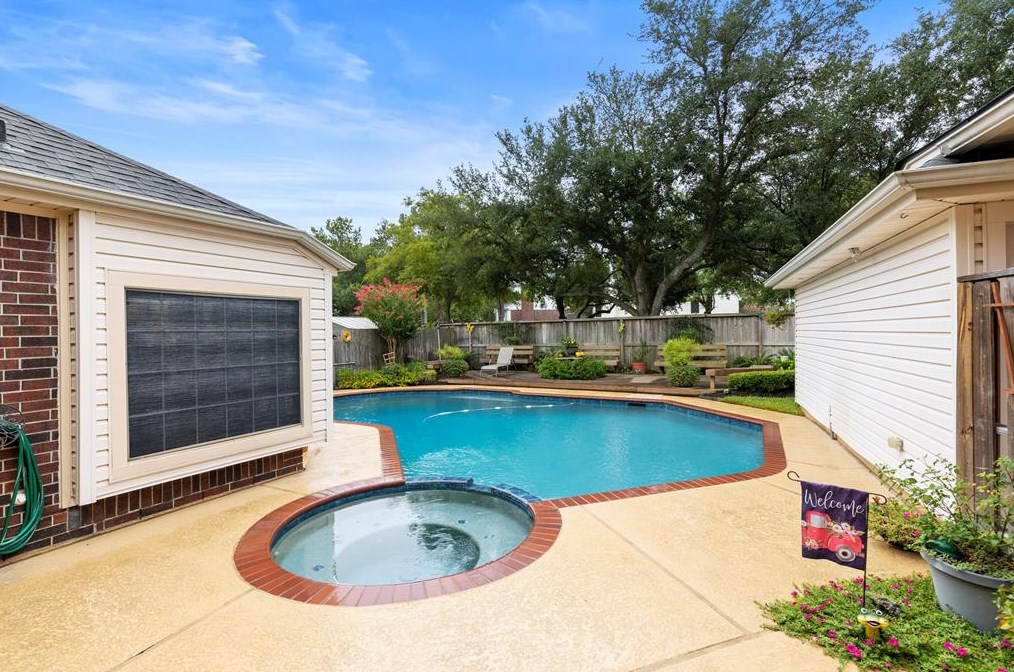 17815 Mossy Rdg Ln, Houston TX  77095-4422 exterior