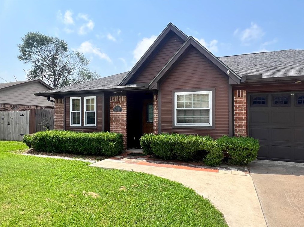 11730 Alamo Dr, Morgans Point TX  77571-9502 exterior