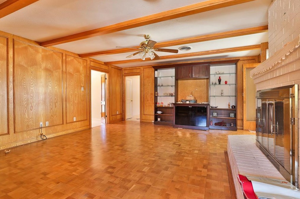 8002 Mullins Dr, Houston TX  77081-7414 exterior