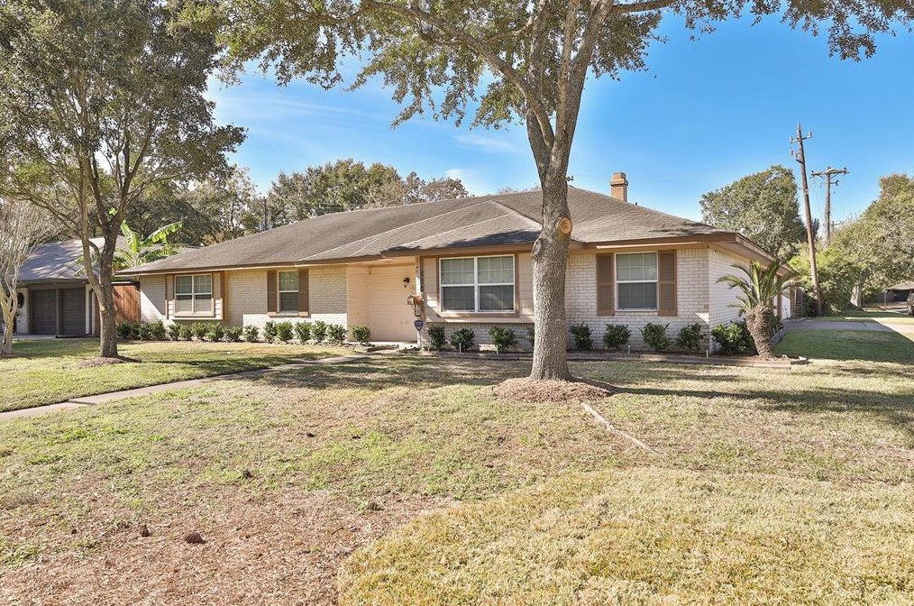 8002 Mullins Dr, Houston TX  77081-7414 exterior