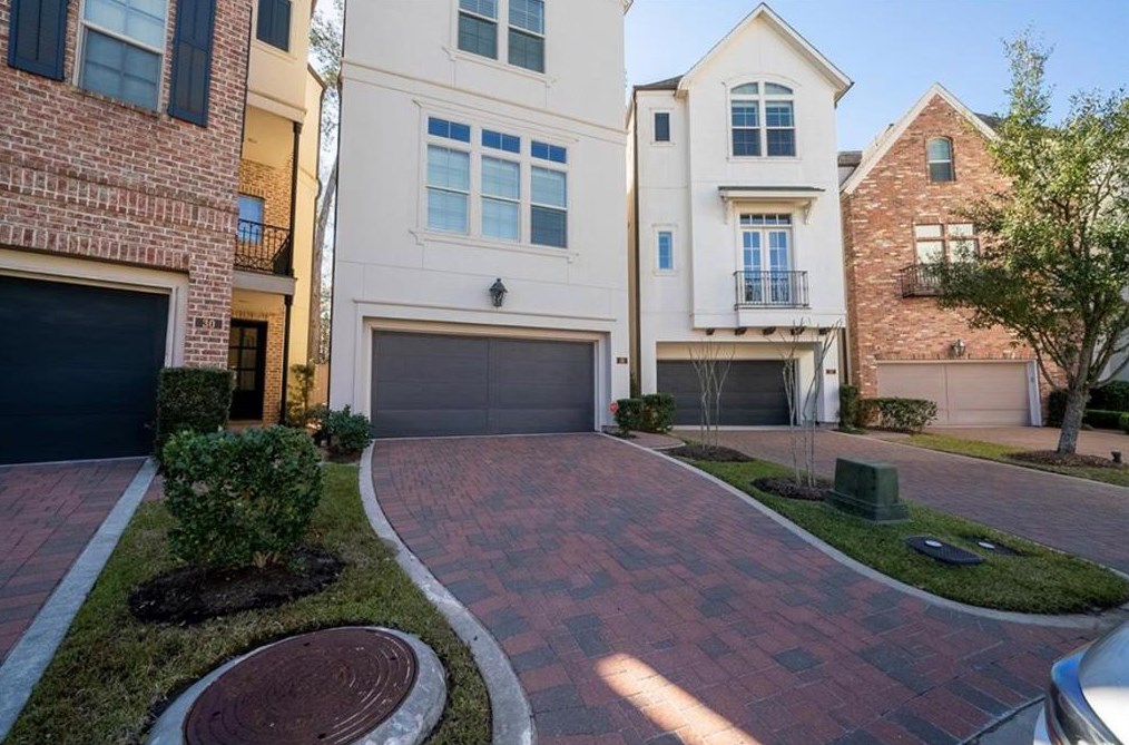 26 Wooded Park Pl, Spring TX  77380-2490 exterior