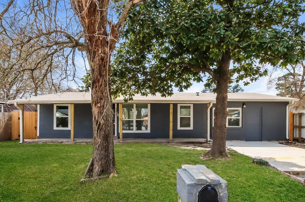 2457 Druid St, Houston TX  77091-3027 exterior