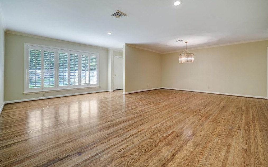 722 Camelot Ln, Houston TX  77024-5509 exterior