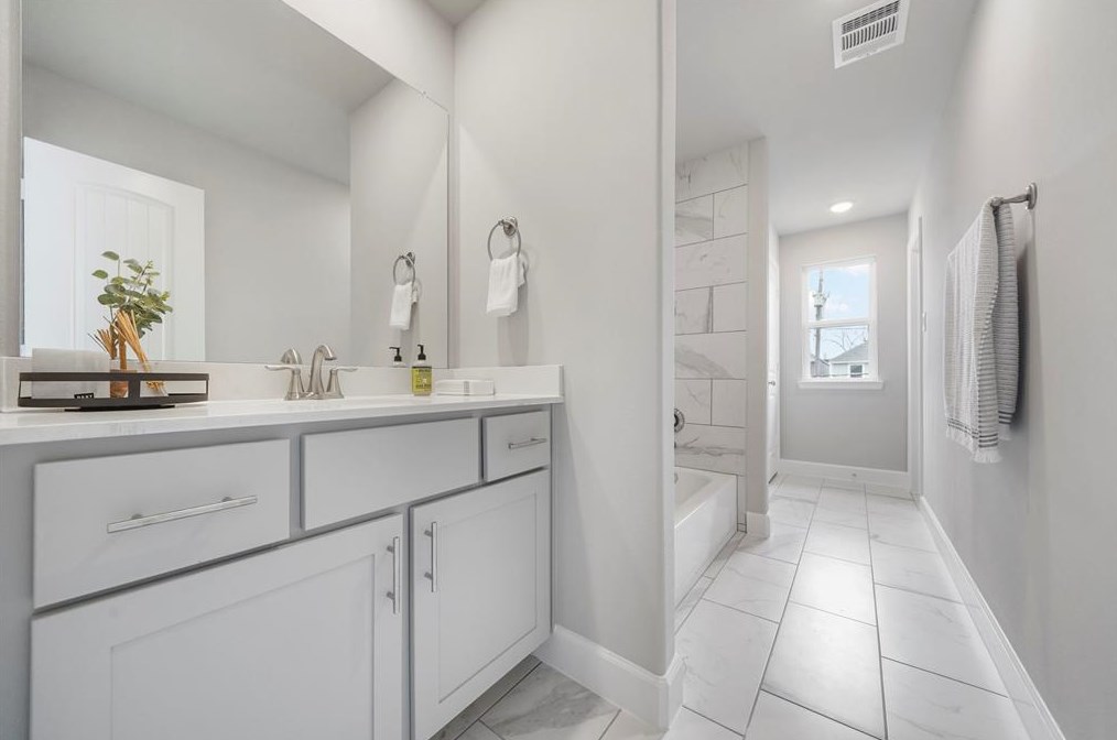 612 28 St, Houston TX  77008-2015 exterior