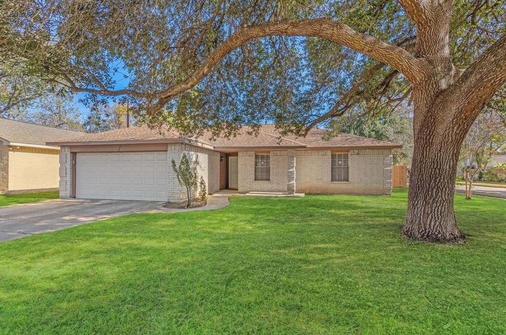 16631 Rippling Mill Dr, Sugar Land TX  77498-1929 exterior