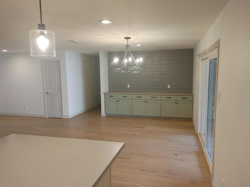 1615 Maux Dr, Houston TX  77043-3347 exterior