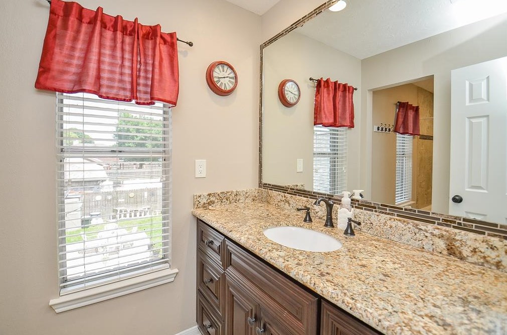 16239 Salida De Sol Dr, Houston TX exterior