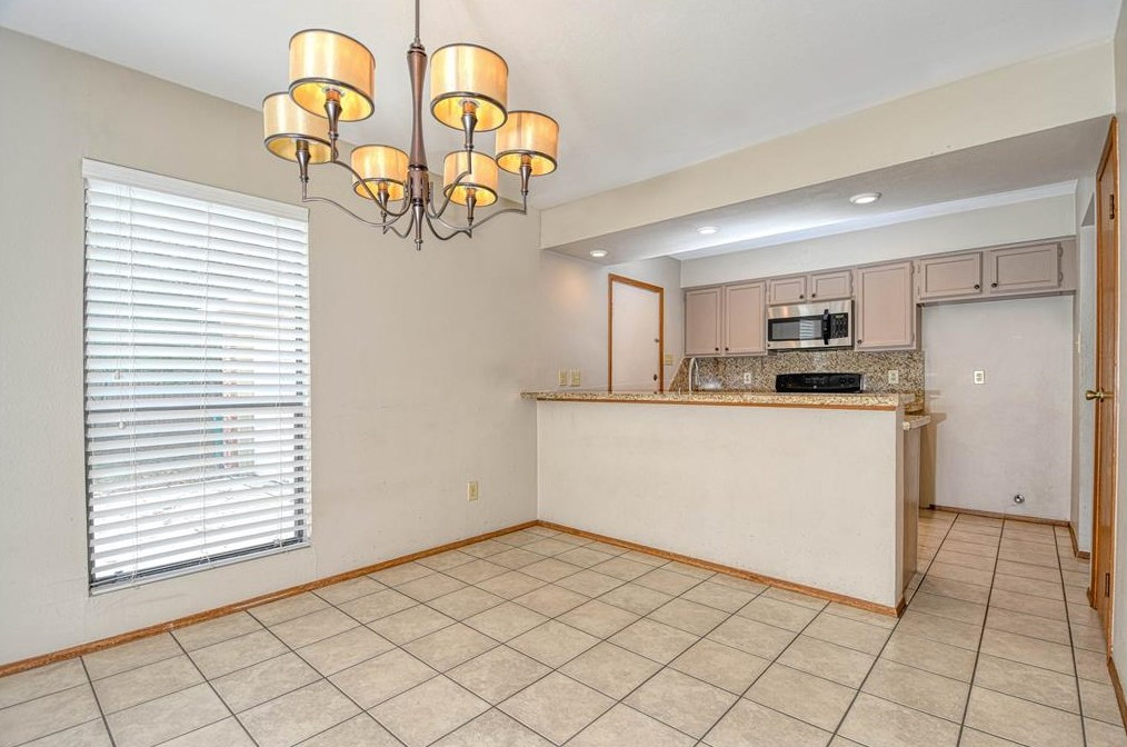 38 Kittiwake Ct, Spring TX  77380-3321 exterior