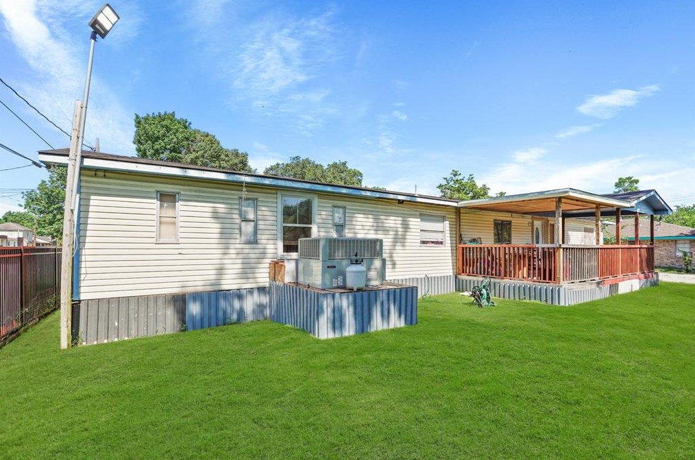 718 Mnr St, Houston TX  77015-4136 exterior