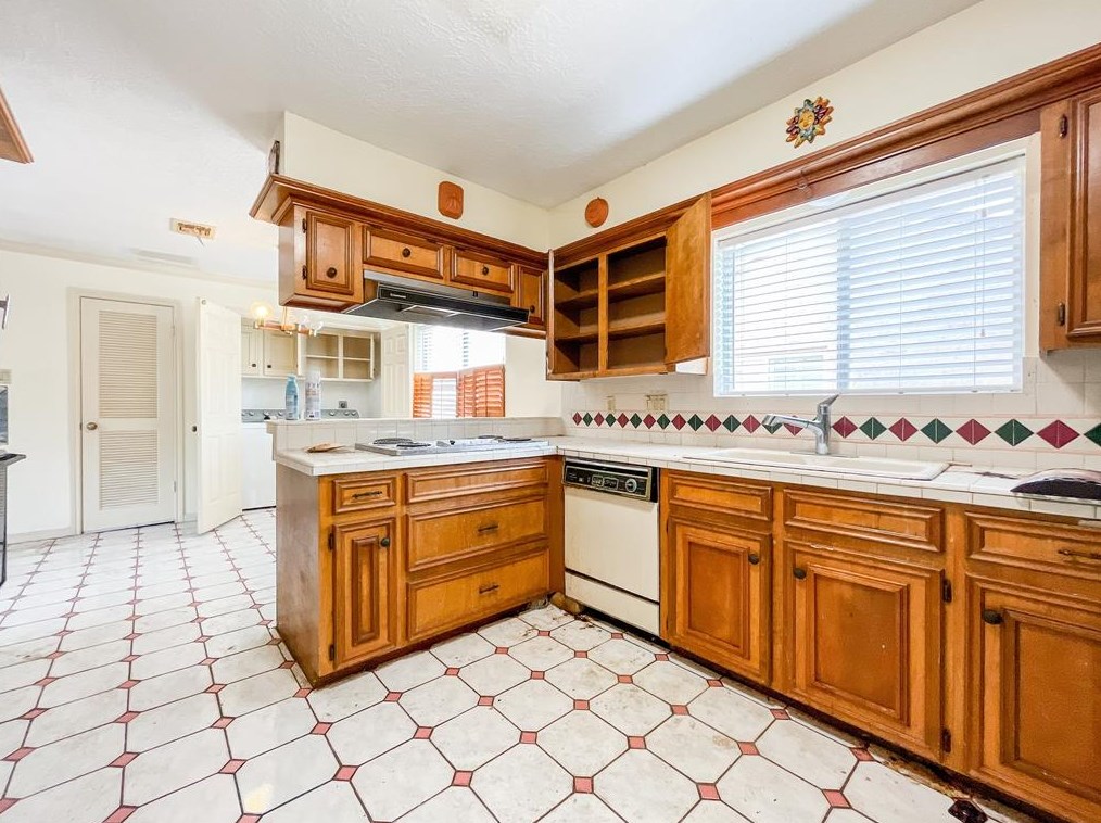 7310 San Ramon Dr, Houston TX  exterior