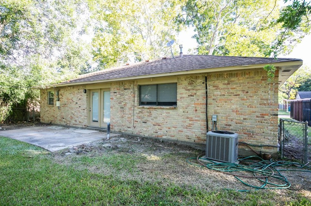 5705 Arthington St, Houston TX  77053-3005 exterior