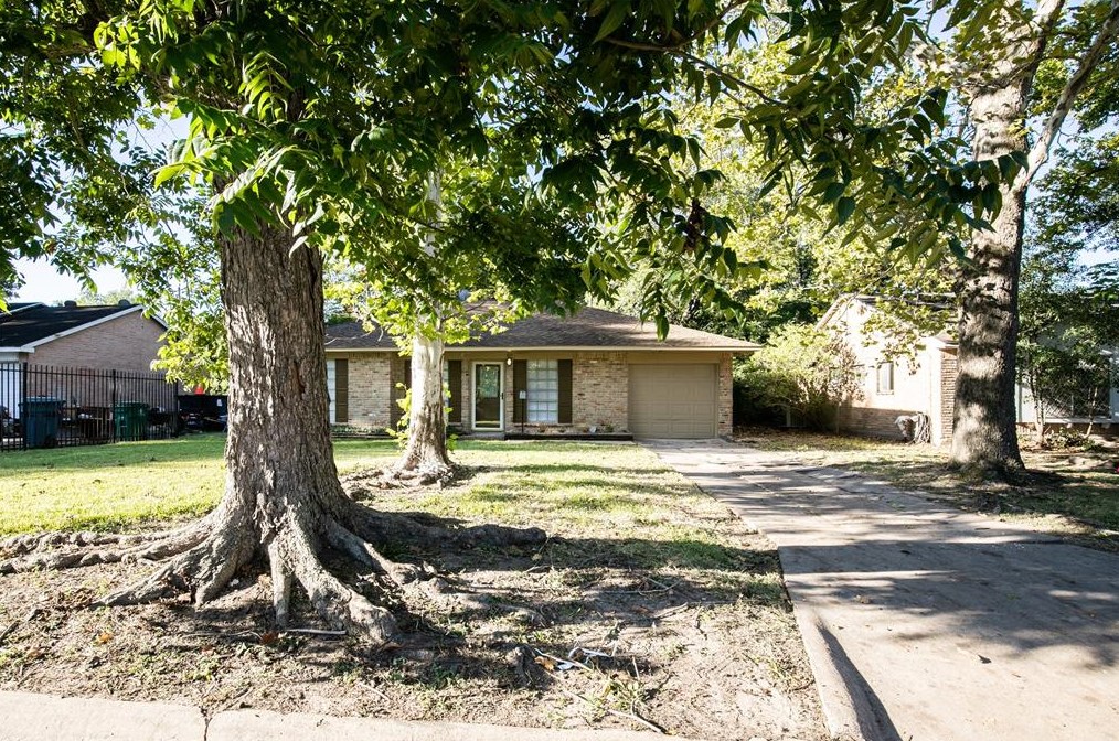 5705 Arthington St, Houston TX  77053-3001 exterior