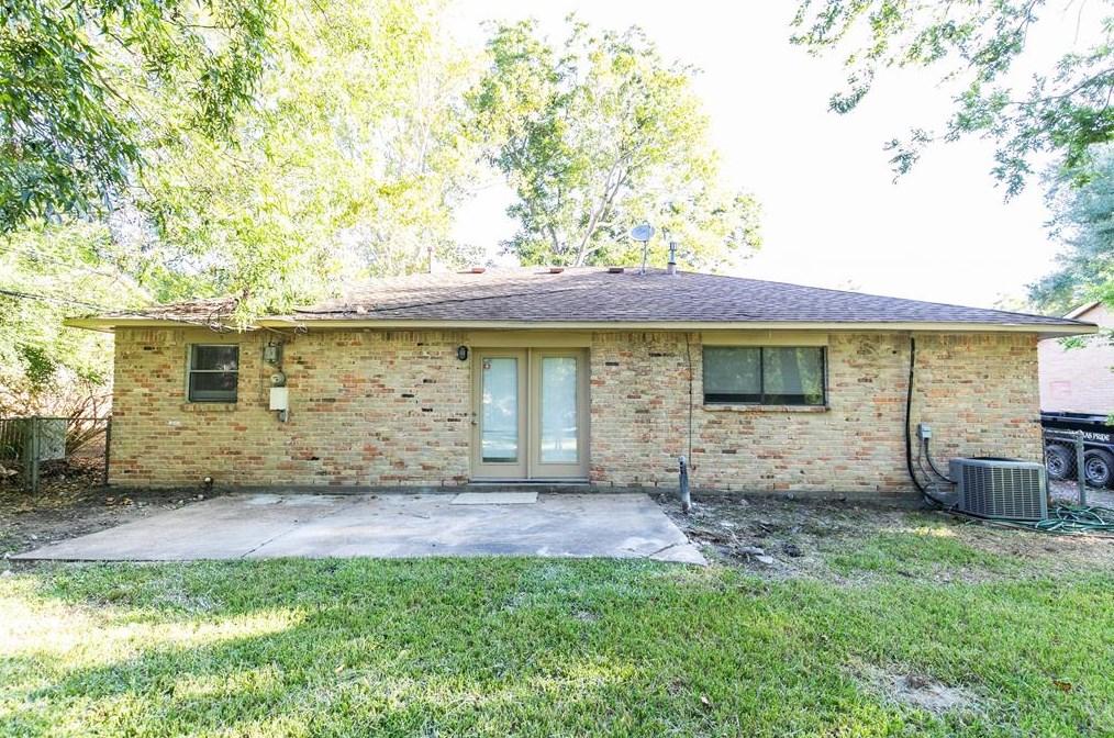 5705 Arthington St, Houston TX  77053-3005 exterior