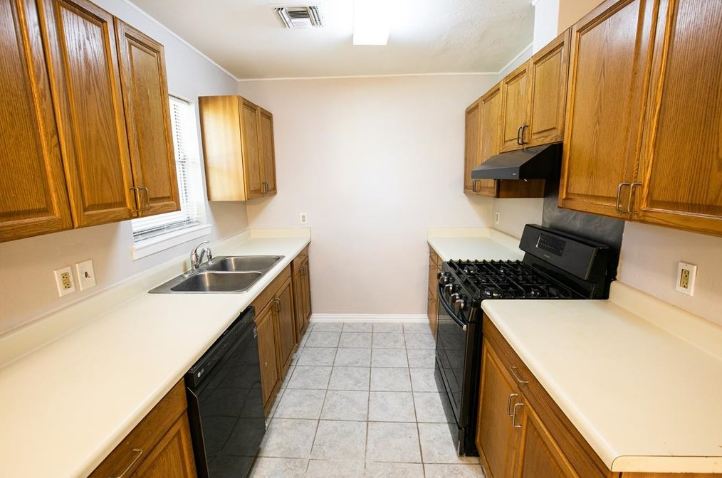 5705 Arthington St, Houston TX  77053-3005 exterior