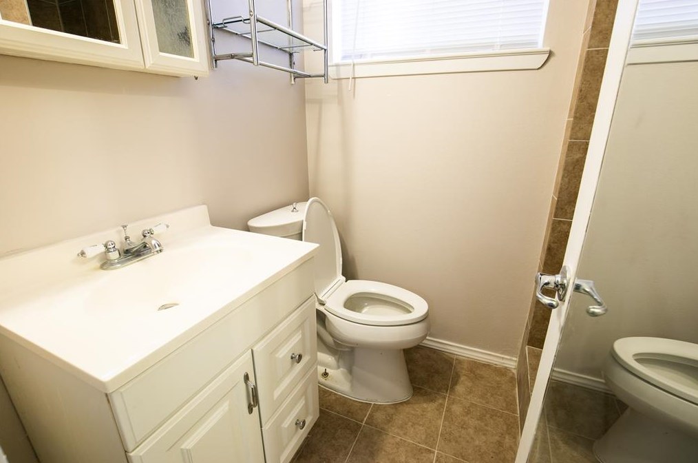 5705 Arthington St, Houston TX  77053-3005 exterior