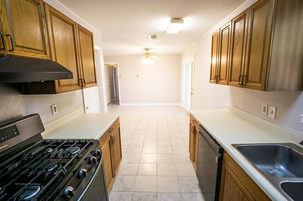 5705 Arthington St, Houston TX  77053-3005 exterior