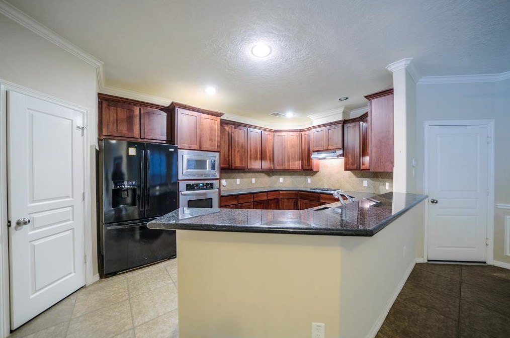 1725 T C Jester Blvd, Houston TX  77008-3245 exterior