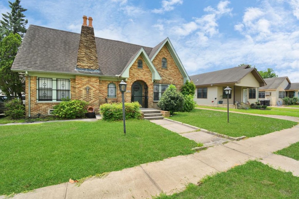 5130 Claremont St, Houston TX  77023-3208 exterior