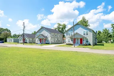 214 W Republic Street #10, Baytown, TX 77520 - Photo 9