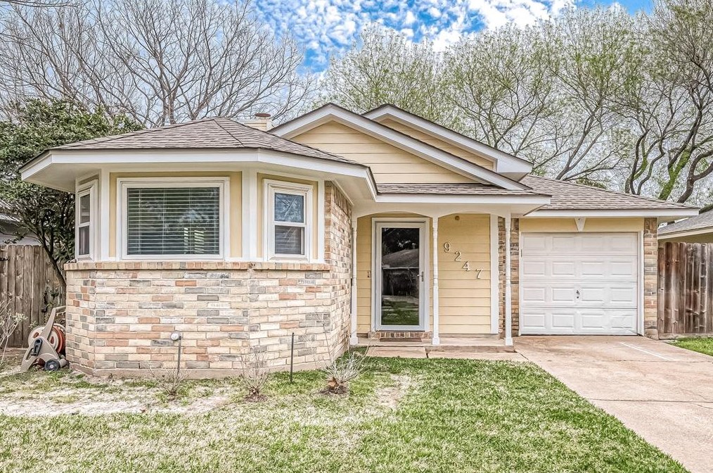 9247 Autumnsong Dr, Houston TX  77064-4546 exterior