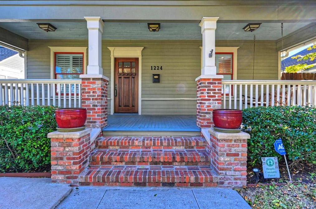 1224 Rutland St, Houston TX  77008-6833 exterior