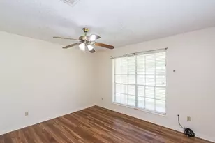 8111 Dellanera Dr, Hitchcock, TX 77563 - Photo 13