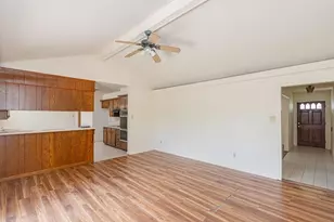 8111 Dellanera Dr, Hitchcock, TX 77563 - Photo 7
