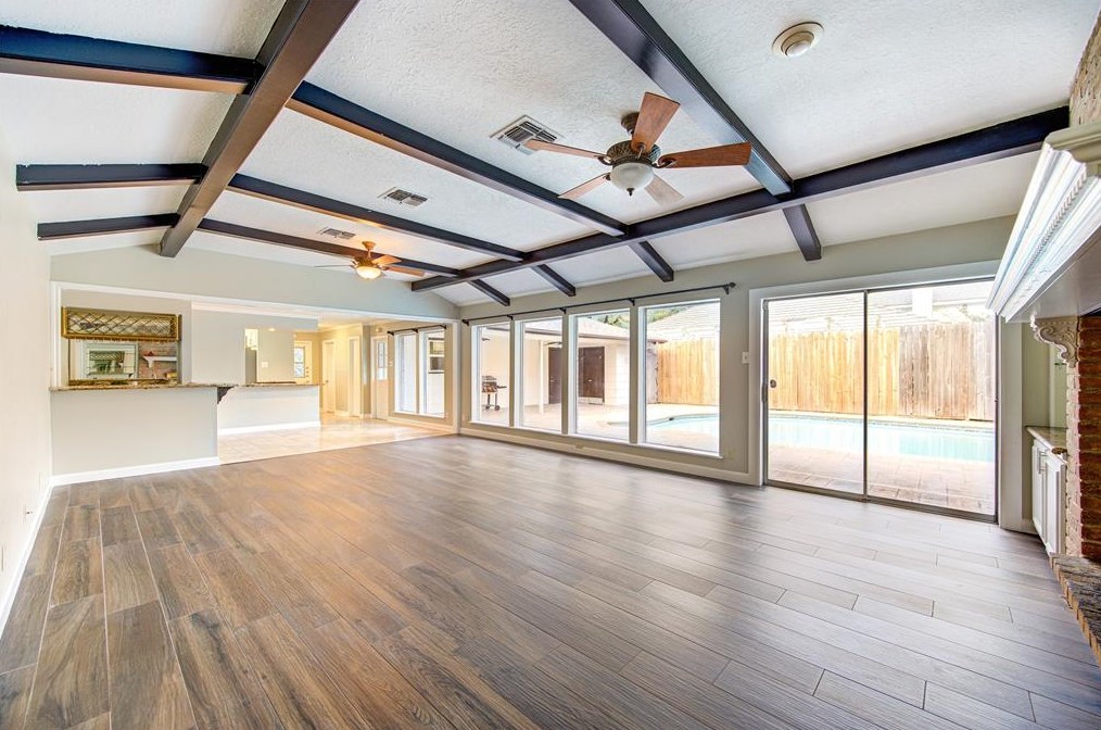 11024 Riverview Dr, Houston TX  77042-1338 exterior