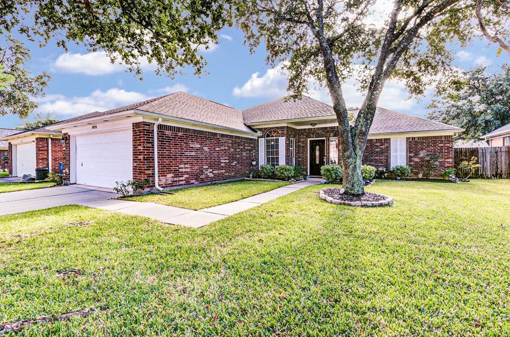 19711 Vernier Woods Ln, Spring TX  77379-6073 exterior