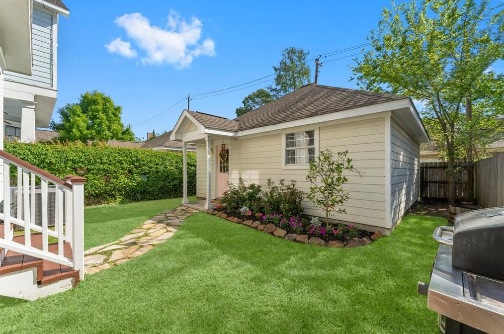 1534 Waverly, Houston TX  77007-1442 exterior