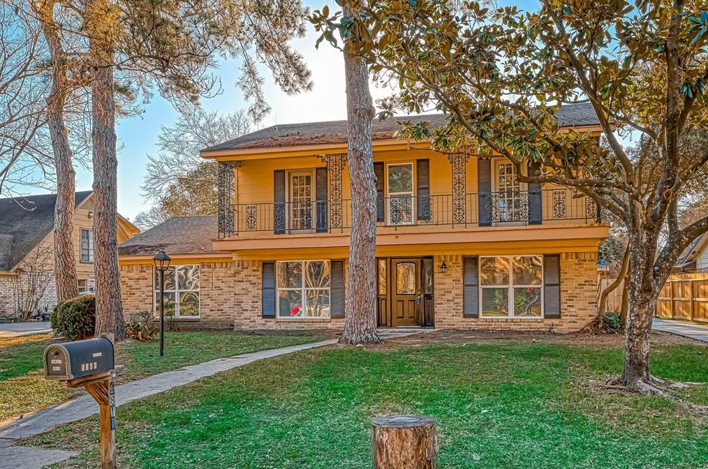 4815 Wind Chimes Dr, Houston TX  77066-2944 exterior