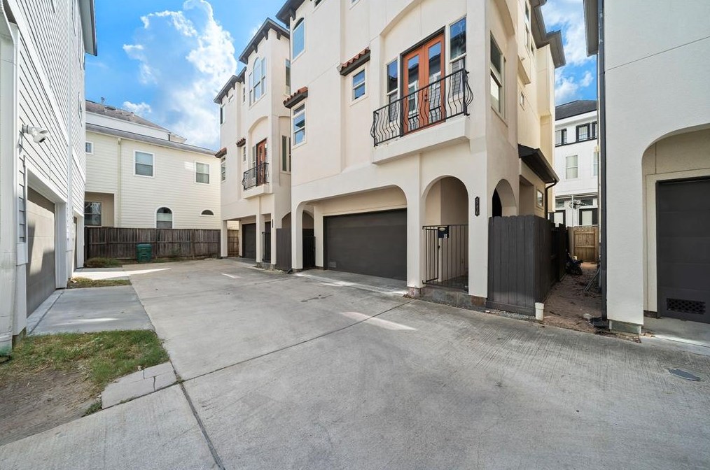 5743 Kiam St, Houston TX  77007-2755 exterior