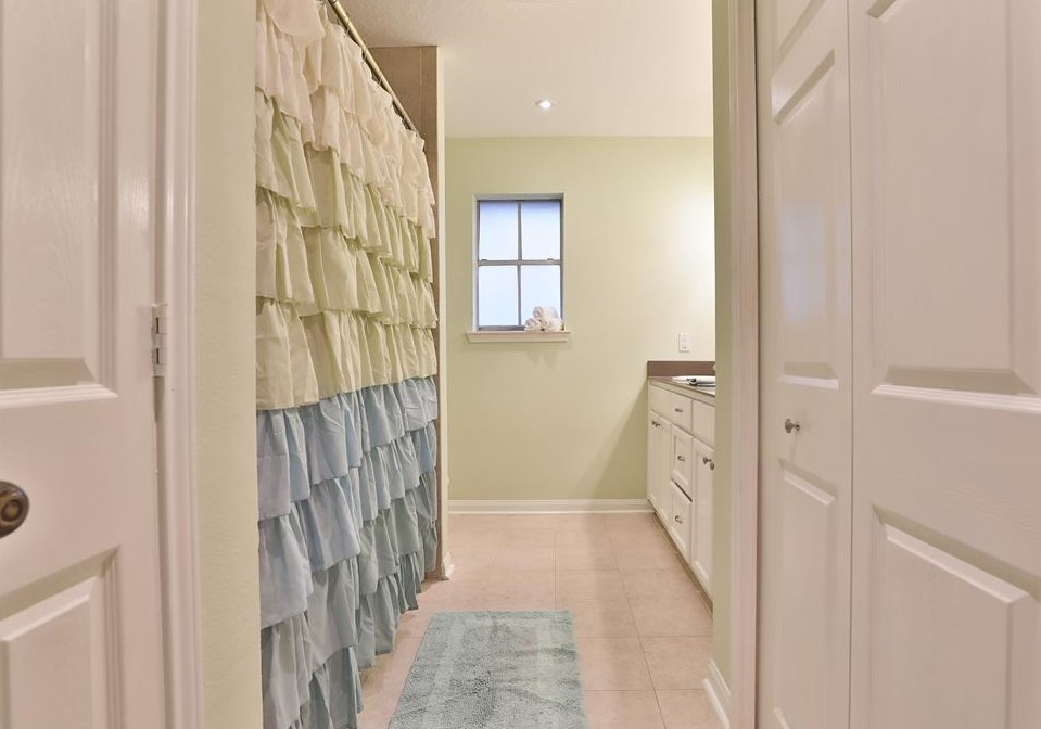 14119 Cypress Frst Dr, Houston TX  77070-4013 exterior
