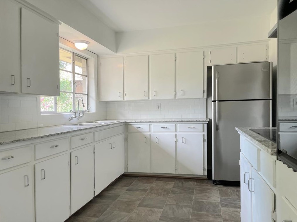 2102 Ansbury Dr, Houston TX  77018-7104 exterior