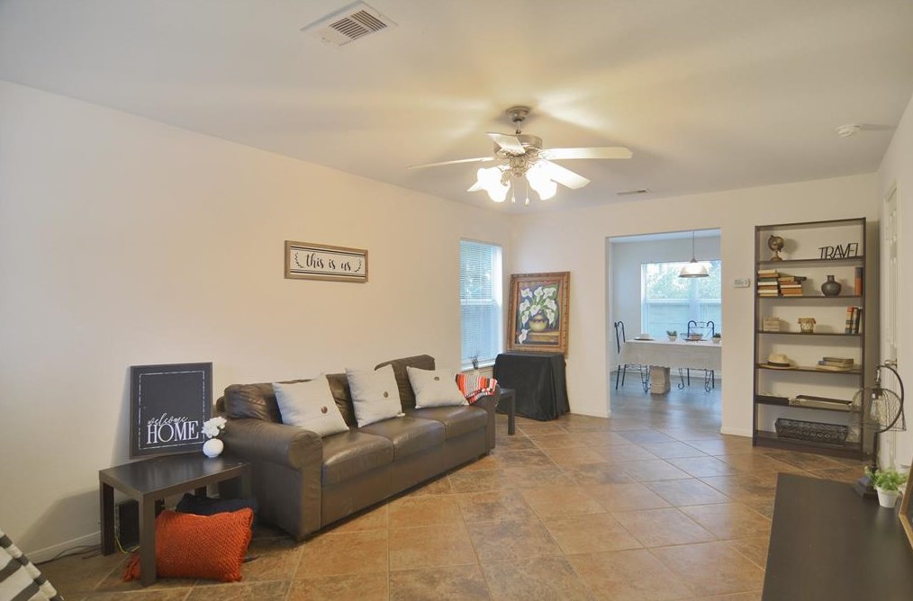 910 37th St, Houston TX  77022-5028 exterior