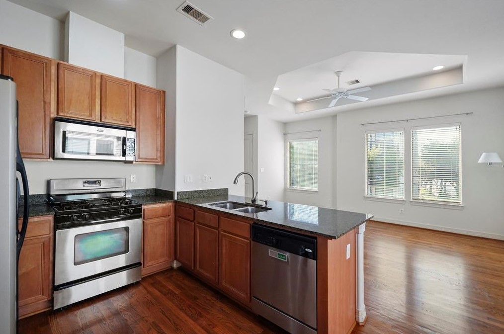 3852 Ctr St, Houston TX  77007-5842 exterior