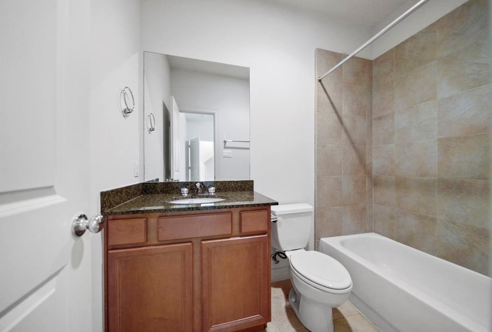 3852 Ctr St, Houston TX  77007-5842 exterior