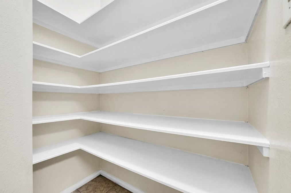 9322 Colt Cyn Ln, Houston TX  77089-5640 exterior