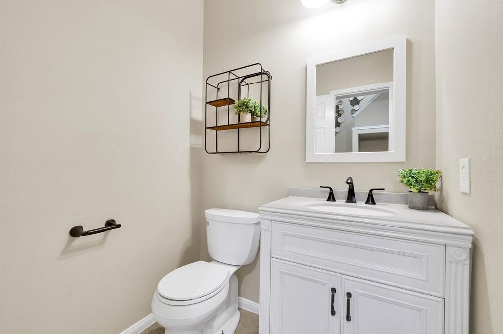 9322 Colt Cyn Ln, Houston TX  77089-5640 exterior