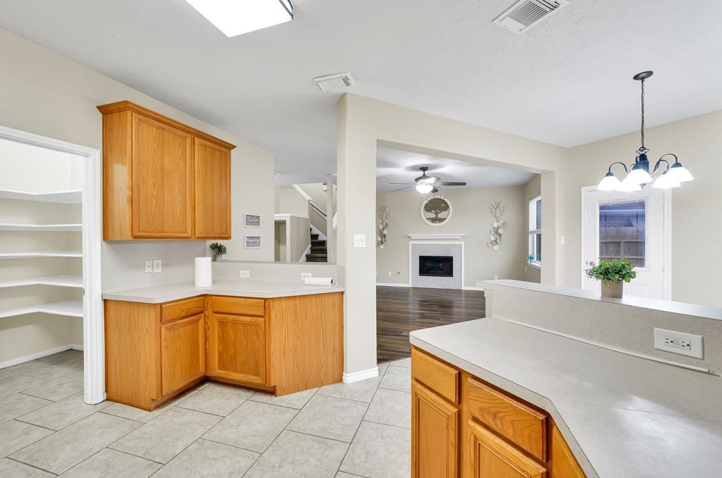 9322 Colt Cyn Ln, Houston TX  77089-5640 exterior