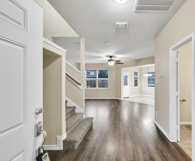 9322 Colt Cyn Ln, Houston TX  77089-5640 exterior