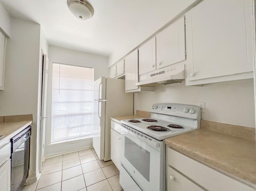 5704 Edgemoor Dr, Houston TX  77081-6035 exterior
