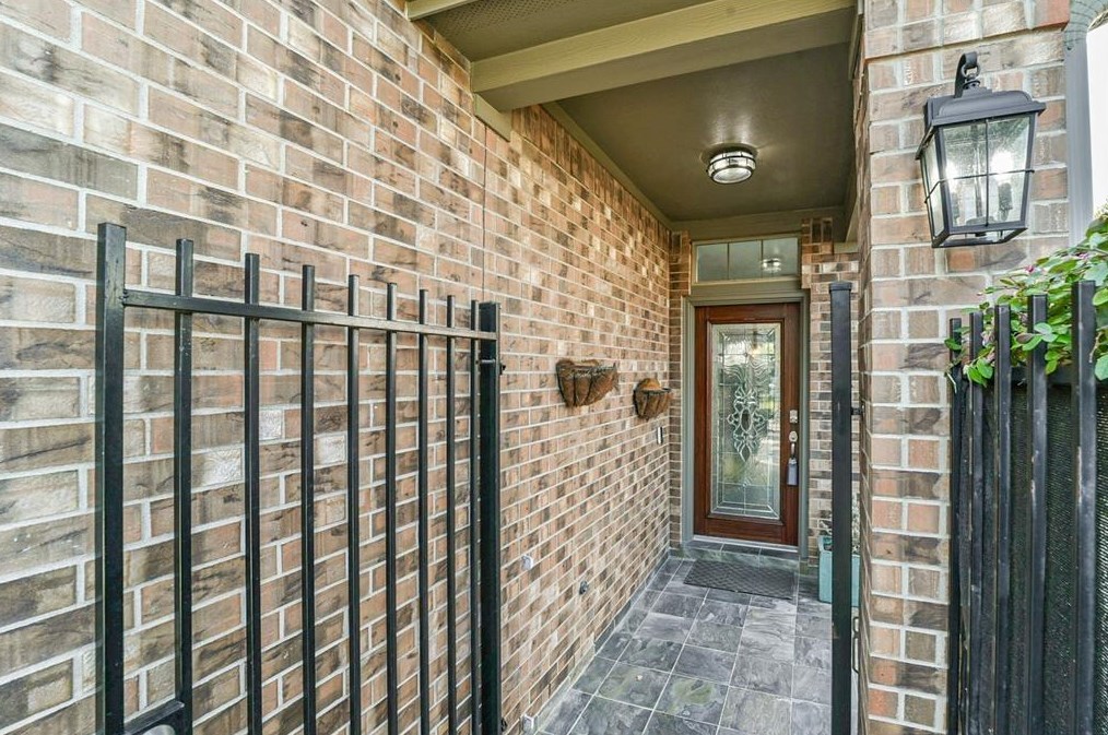 1741 T C Jester Blvd, Houston TX  77008-3245 exterior