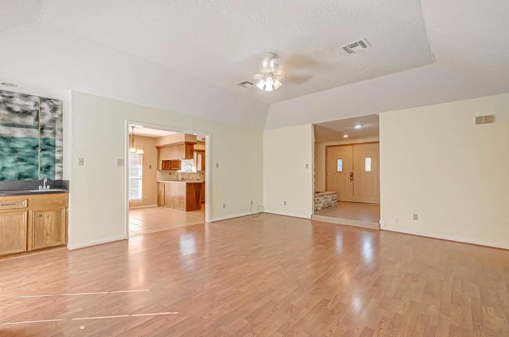 8903 Abbeydale Dr, Houston TX  77031-3002 exterior