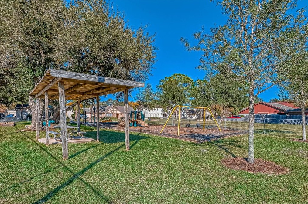 8903 Abbeydale Dr, Houston TX  77031-3002 exterior