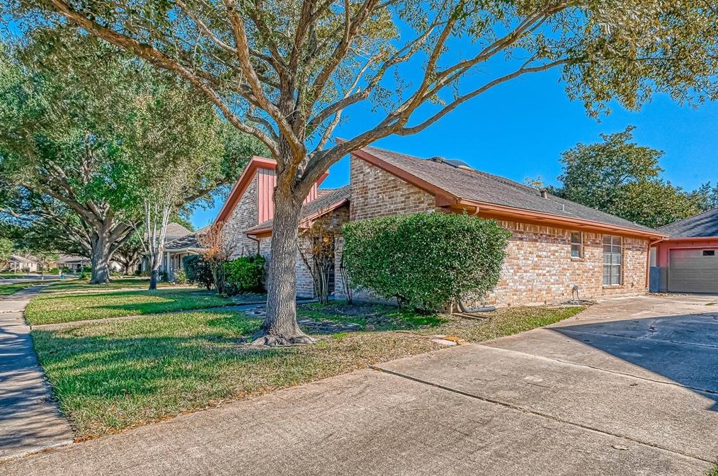8903 Abbeydale Dr, Houston TX  77031-3003 exterior