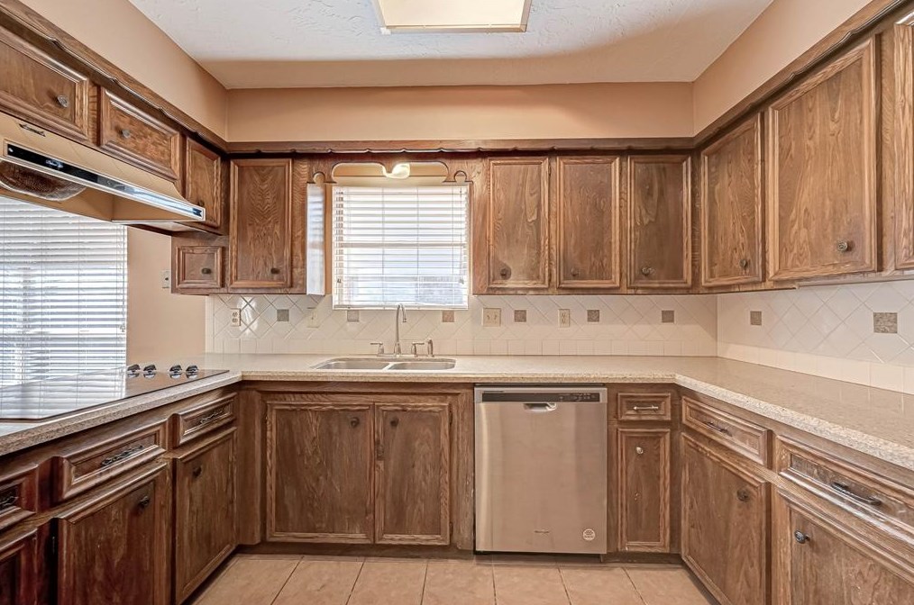8903 Abbeydale Dr, Houston TX  77031-3002 exterior