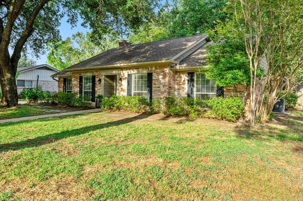 2614 Rosefield Dr, Houston TX  77080-3830 exterior