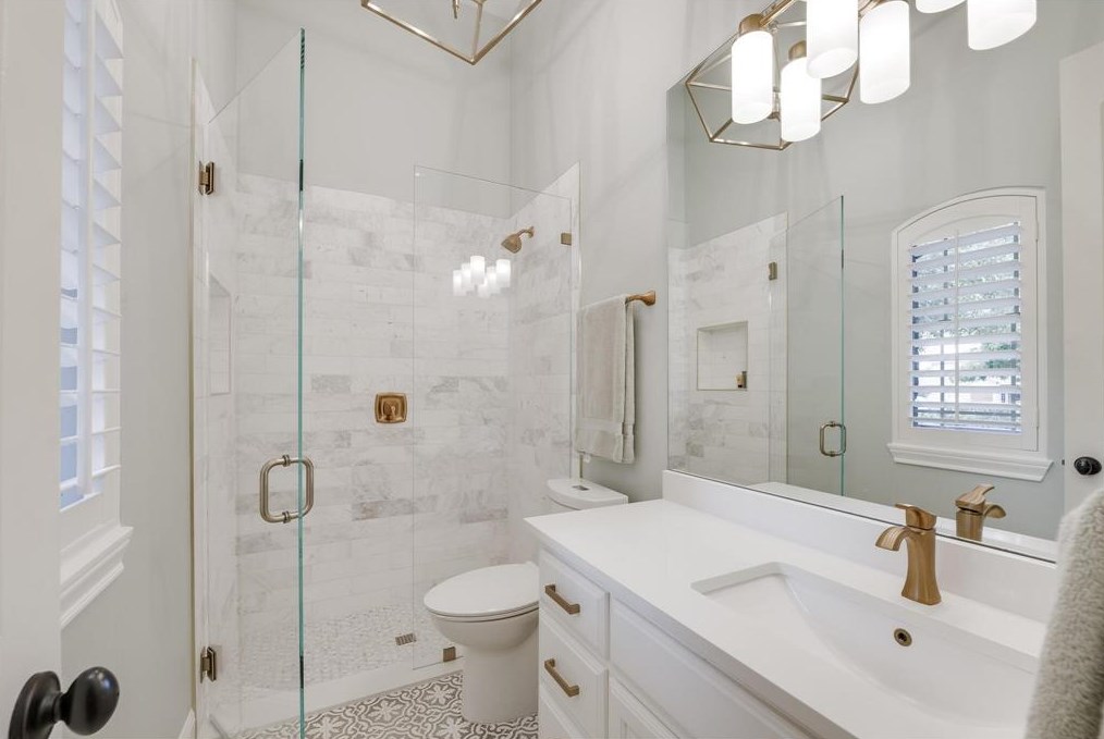 1105 Lakewood Hl Ter, Austin TX  78732-2387 exterior