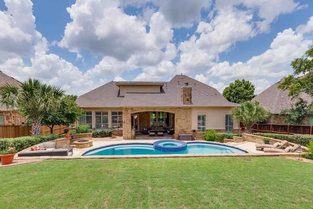 1105 Lakewood Hl Ter, Austin TX  78732-2387 exterior